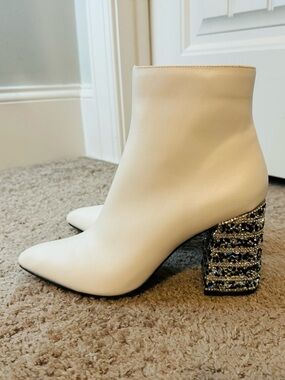 Pretty Betsey Johnson size 7 Kassie white bootie rhinestone beaded heel new